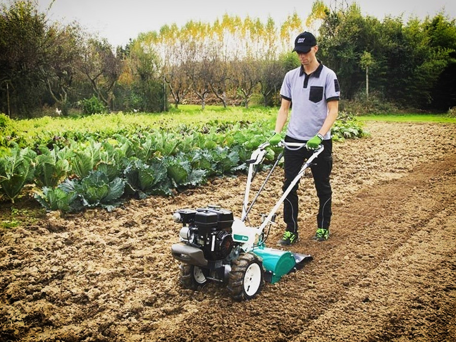 Glebogryzarka Orec podczas przygotowania gleby pod uprawy